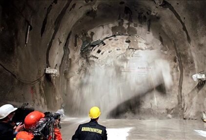 Termina la perforación del túnel más largo del mundo