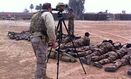 Militares españoles adiestran a militares iraquíes. | EMAD