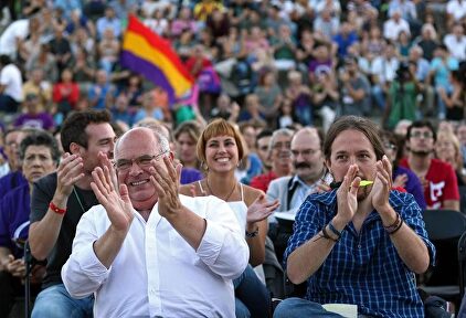 Lluis Rabell en una fotografía de archivo junto a Pablo Iglesias. | EFE