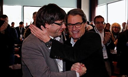 Carles Puigdemont y Artur Mas | EFE