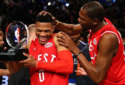 Westbrook junto a Kevin Durant. | EFE