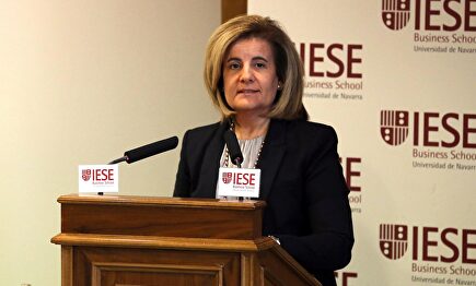 Fotografía de archivo de Fátima Báñez, durante una charla en el IESE | Ministerio de Empleo