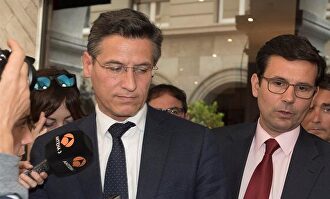 Luis Salvador, alcalde de Granada, junto a Francisco Cuenca, concejal del PSOE | EFE