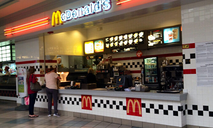 Una sucursal de McDonald's | Flickr/mike mozart