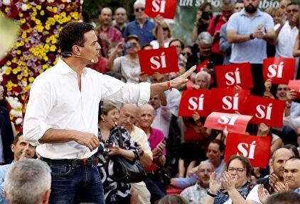 Sánchez en un mitin en la última campaña electoral | EFE