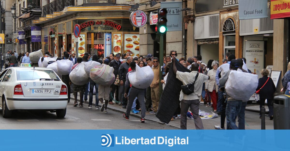 Los Manteros Toman El Centro De Madrid Libertad Digital