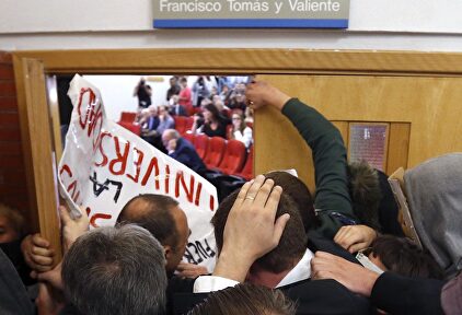 El PSOE calla mientras PP y C's critican al edil de Carmena que llamó "criminal" a González