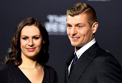 Toni Kroos, junto a su esposa. | EFE/Archivo