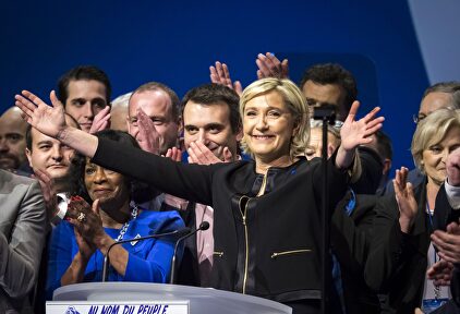 Marine Le Pen hace unos días, en Lyon, durante el mitin con el que daba comienzo a su campaña a las presidenciales francesas. | EFE
