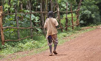 Niño en áfrica | Pixabay/CC/kristi611