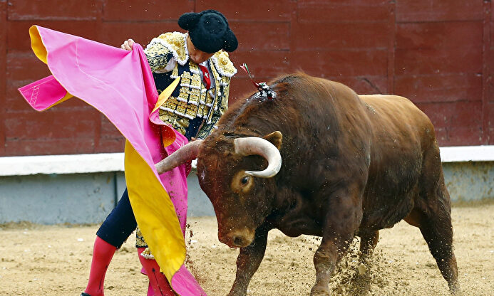 Diego Urdiales toreando en Las Ventas |  EFE