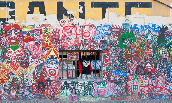 Casa okupa en Navarra | Alamy