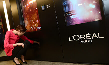 L'Oréal Paris | Flickr/ Metropolitan Transportation Authority of the State of New York