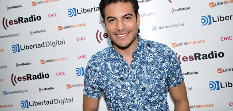 El cantante mexicano Carlos Rivera ha visitado el estudio de Déjate de Historias. | David Alonso Rincón