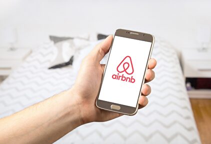 App de Airbnb | Pixabay/CC/TeroVesalainen