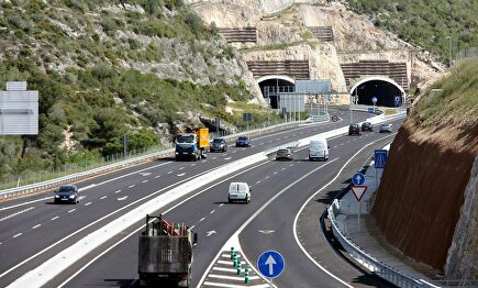 El Gobierno quiere implantar el pago por uso en autovías | Pixabay/CC/javipolinario