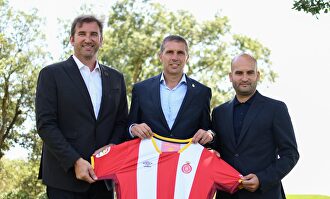 Delfí Geli (c), presidente del Girona, junto Ferran Soriano y Pere Guardiola. | EFE/Archivo