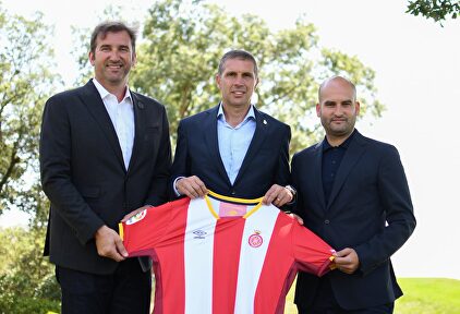 Delfí Geli (c), presidente del Girona, junto Ferran Soriano y Pere Guardiola. | EFE/Archivo