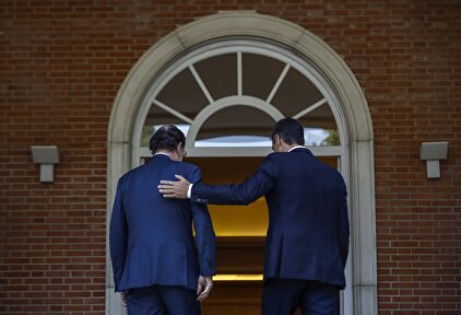Mariano Rajoy y Pedro Sánchez, en el Palacio de la Moncloa, en septiembre de 2017. | EFE