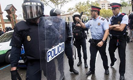 Agentes antidisturbios de la Policía y Mossos d'Esquadra | EFE