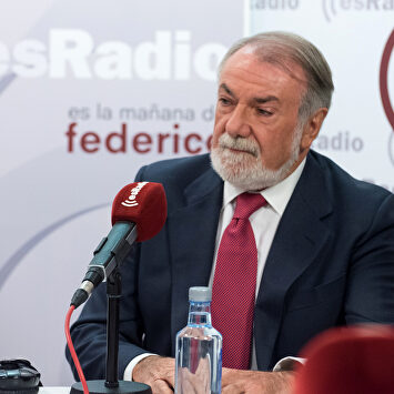 Mayor Oreja: "El Gobierno ha querido dar un golpe de efecto dentro del Frente Popular para decir que no son una marioneta"