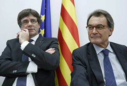 Carles Puigdemont y Artur Mas. | EFE