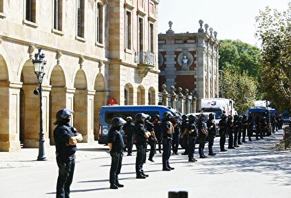 Agentes de los Mossos, custodiando el Parlament en una imagen de archivo | EFE