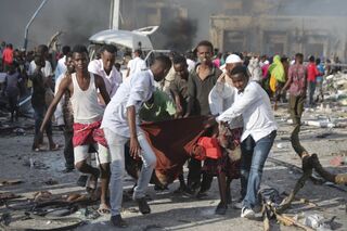 Resultado de imagen de más de 230 los muertos por atentado en Somalia