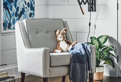 Una empresa ofrece alquilar por meses sillones y sofás