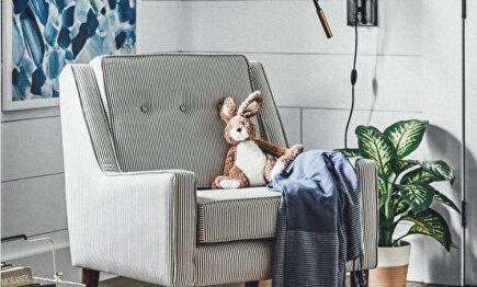 Una empresa ofrece alquilar por meses sillones y sofás