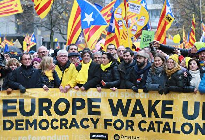 Puigdemont y Rovira, manifestándose en Bruselas | EFE