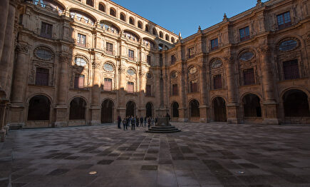 Claustro de la Universidad Pontificia de Salamanca. | Carmelo Jordá