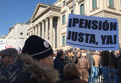 Manifestación de pensionistas ante el Congreso de los Diputados. | Sara Becerro
