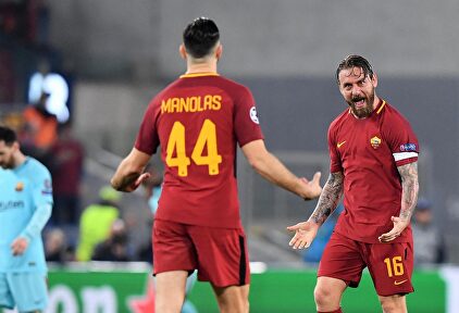 Manolas y De Rossi, ante el Barcelona. | EFE