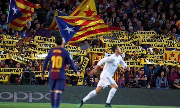 El Camp Nou en pleno apoyo al independentismo. | EFE