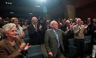 Pujol con su mujer, Marta Ferrusola, durante un homenaje | EFE