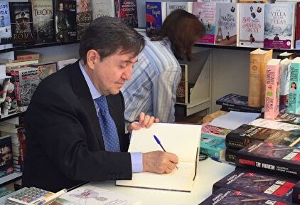 Federico Jiménez Losantos durante la firma de libros. | David Alonso Rincón