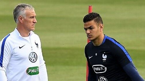 Ben Arfa pide renuncia de Deschamps pese a título mundialista
