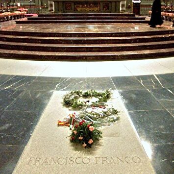 Tumba de Franco en e la Basílica del Valle de los Caídos. |  EFE