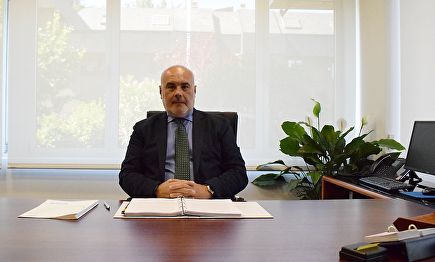 El filósofo 'enchufado' por Sánchez en la empresa estatal de uranio se embolsa 600 euros al día