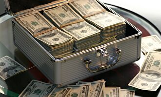 Dinero en un maletín | Archivo/Wikipedia/Forbes