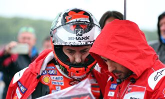 Lorenzo, como un fantasma por los circuitos