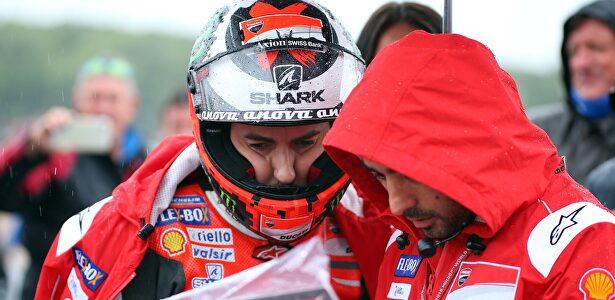 Lorenzo, como un fantasma por los circuitos