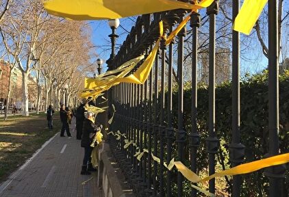 Lazos amarillos en Cataluña | Assemblea/Europa Press