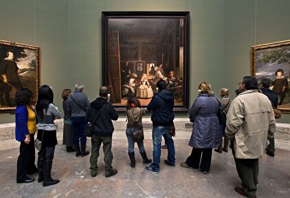 El público contempla 'Las meninas' de Velázquez | Museo del Prado