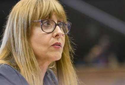 La eurodiputada Teresa Giménez desmonta el feminismo con una charla sobre la "violencia contra el hombre"