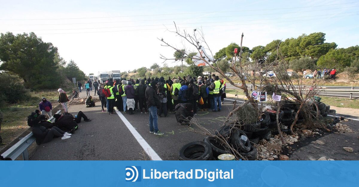 Los Cdr Cortan La Ap Durante Horas Sin Que Los Mossos Act En