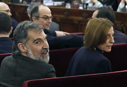 Jordi Cuixart, junto a Forcadell en el Supremo. | EFE