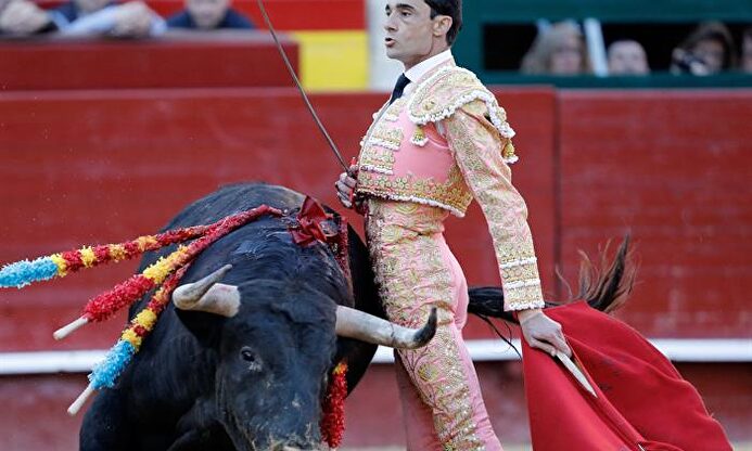 Paco Ureña en su regreso a los ruedos en Valencia tras perder el ojo izquierdo. |  EFE