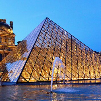 Pirámide del Museo Louvre | Cordon Press